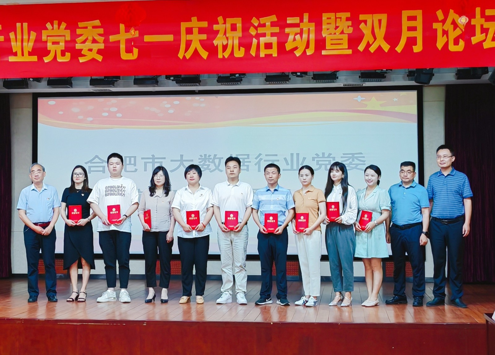 領(lǐng)獎(jiǎng).jpg 領(lǐng)獎(jiǎng).jpg